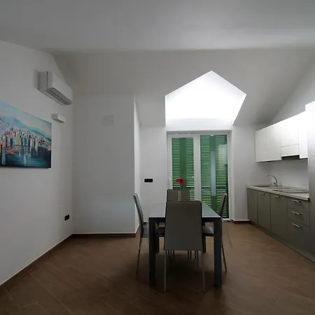 Seahouse 83 Apartmanhotel